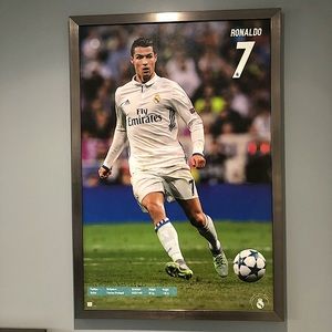 “Like new” Cristiano Ronaldo poster - metal frame INCLUDED